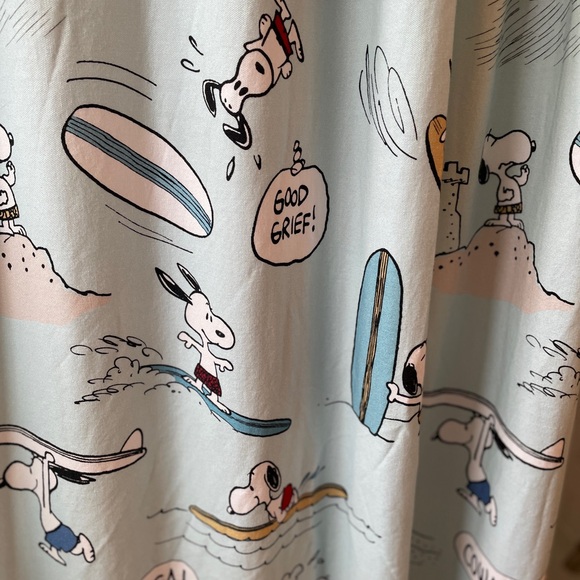 NEW COND! POTTERY BARN SNOOPY SHOWER CURTAIN - Picture 3 of 5
